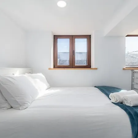 Chic Loft With Garden, Sleeps 4