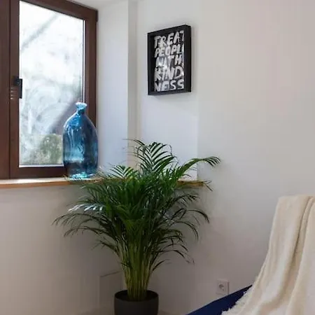 Chic Loft With Garden, Sleeps 4 Apartment