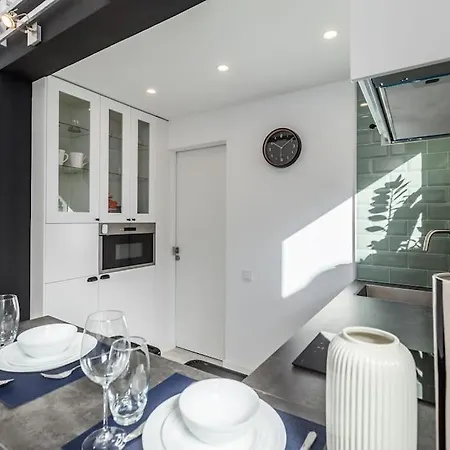 Chic Loft With Garden, Sleeps 4 波尔图