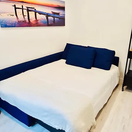 Апартаменты Chic Loft With Garden, Sleeps 4 Порту