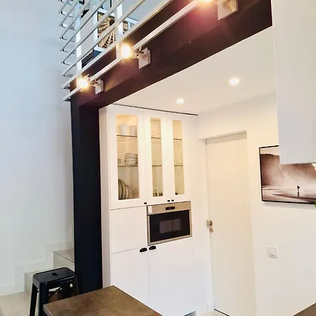 Апартаменты Chic Loft With Garden, Sleeps 4 *