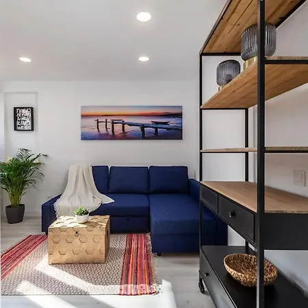 Chic Loft With Garden, Sleeps 4 Апартаменты Порту