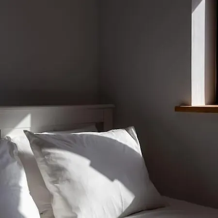 Chic Loft With Garden, Sleeps 4 Апартаменты