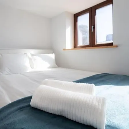 Chic Loft With Garden, Sleeps 4 * Порту
