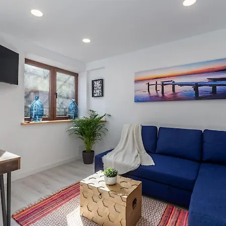 Апартаменты Chic Loft With Garden, Sleeps 4 Порту
